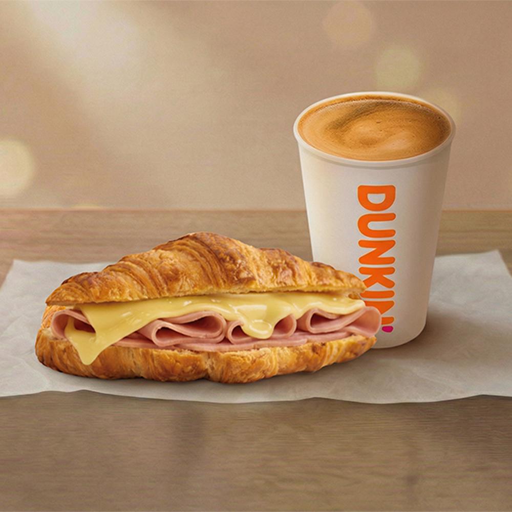 კრუასანი ლორით და ყველით კომბო